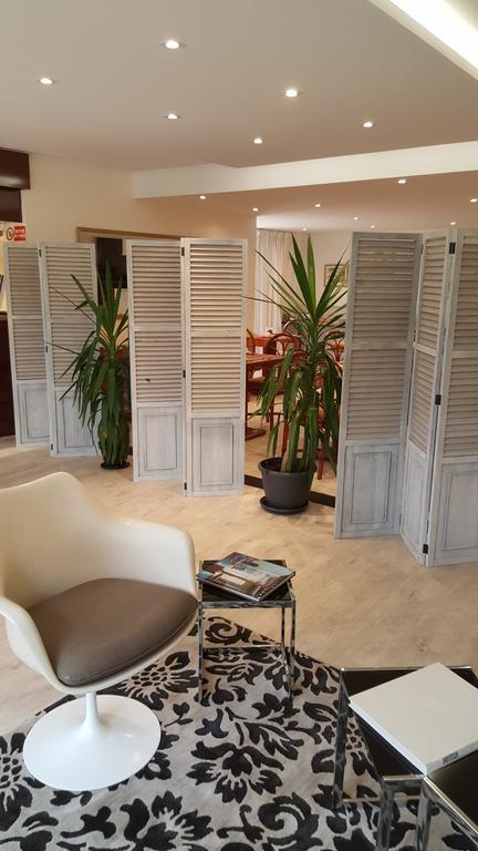 Hotel Le Galoubet Villeneuve-Loubet Exterior photo