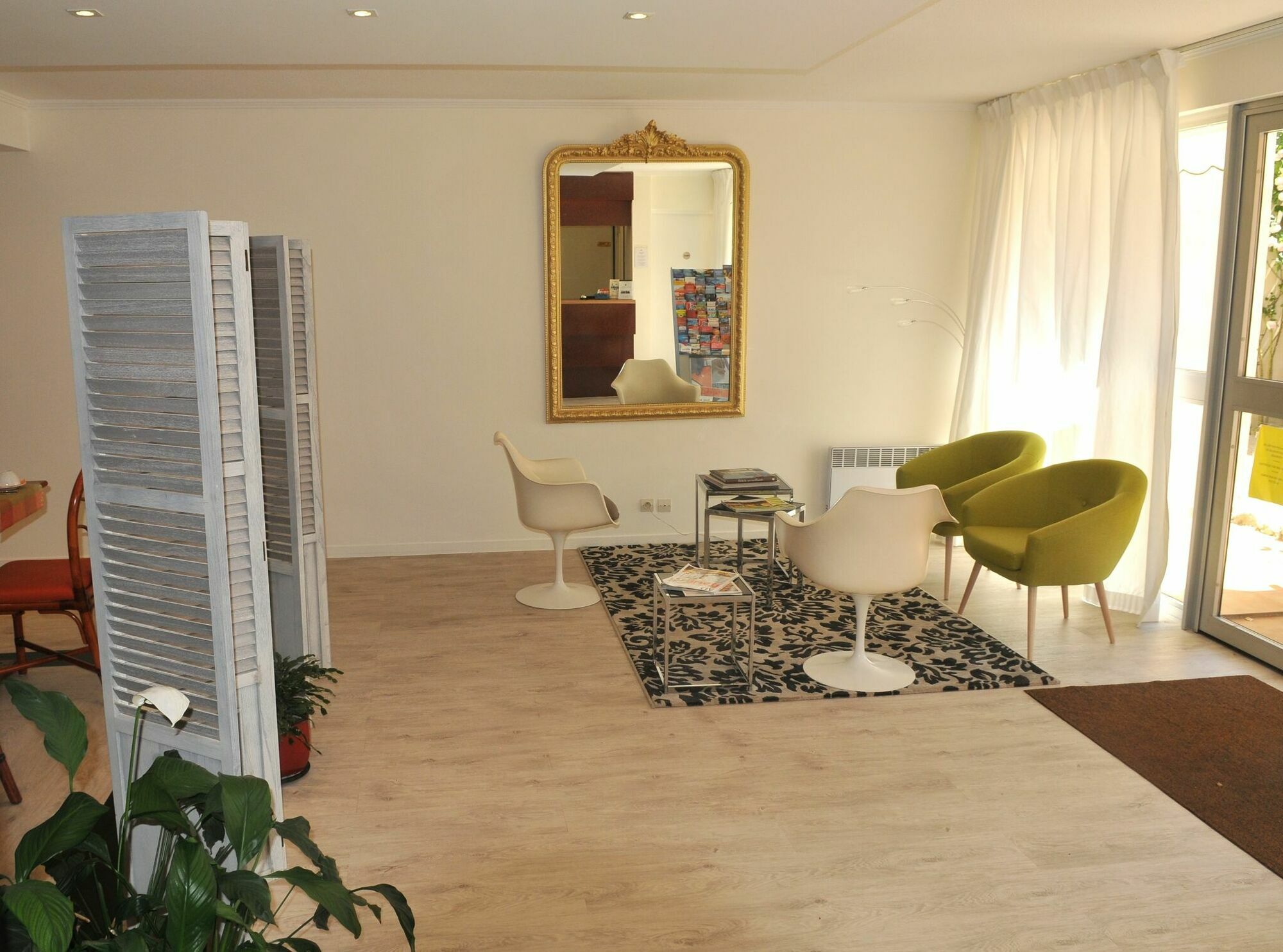 Hotel Le Galoubet Villeneuve-Loubet Exterior photo